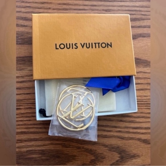 L V Hoop Earrings - Picture 2 of 4